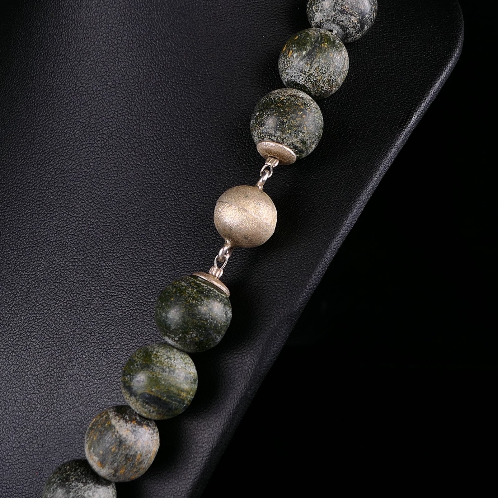 Vintage Studioarbeit Kugel Edelsteinkette Serpentin * 925 Silber Magnetschließe