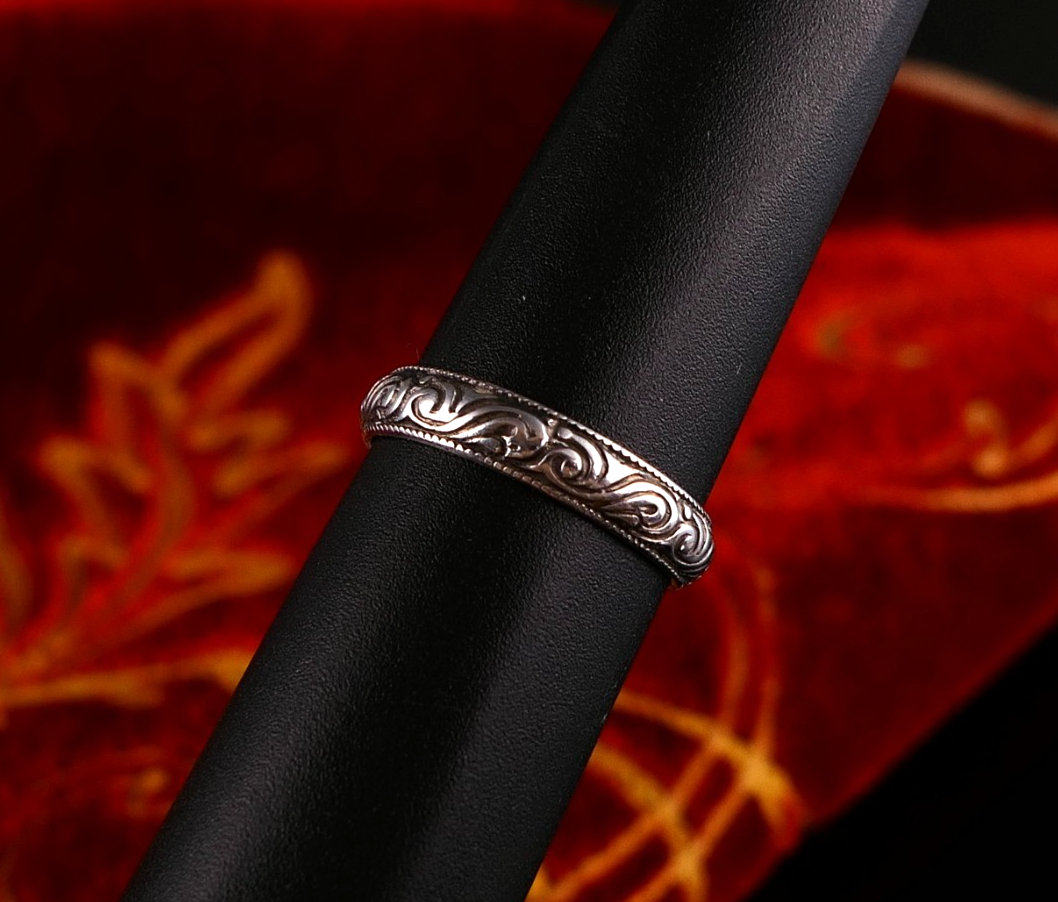 Zarter kleiner Silberring Bandring Florales Dekor 835 Silber Gr. 52 16,5mm Antik