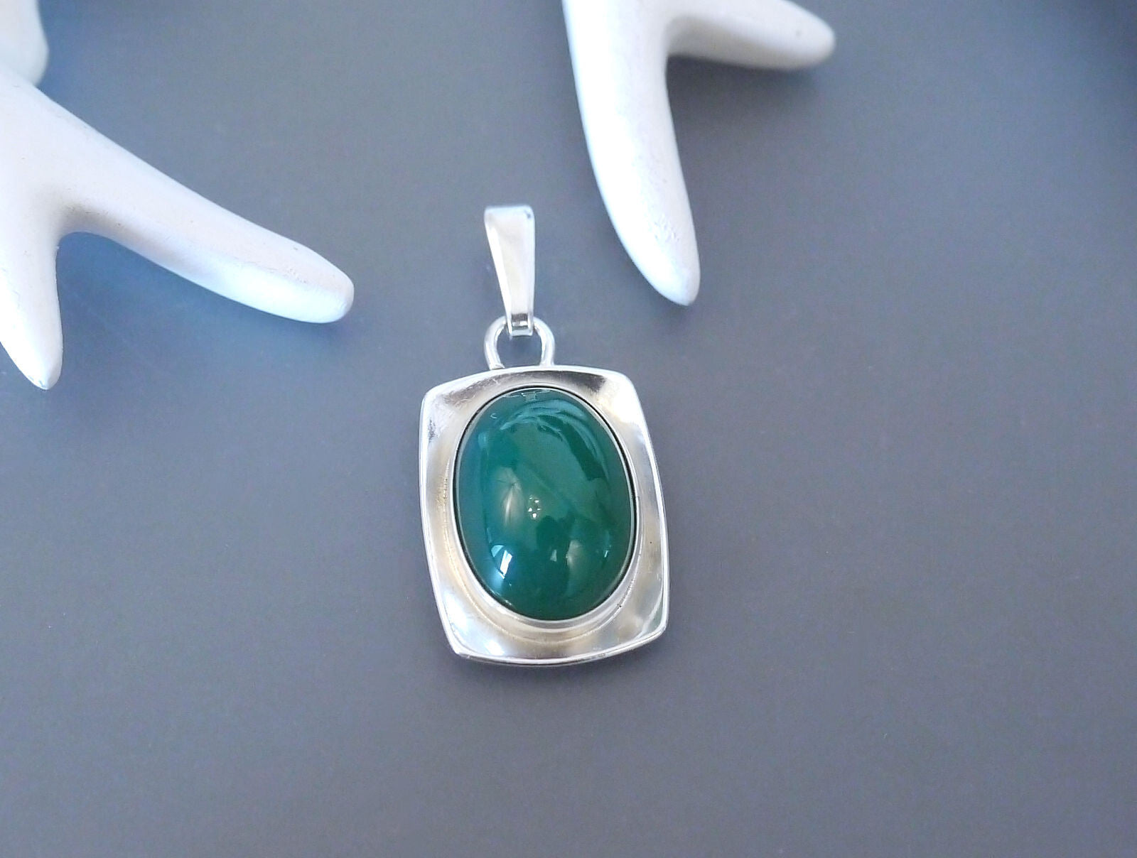 Modernist 835 Silber Damen Anhänger Silber und grüner Achat / Chrysopras Fischland Ostsee Schmuck