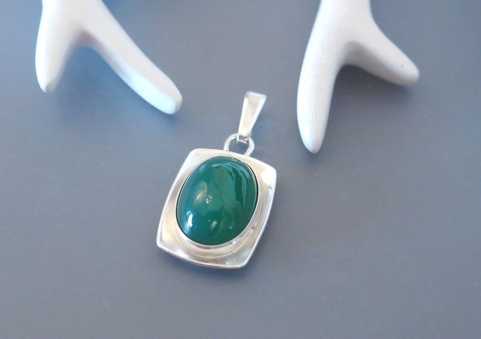 Modernist 835 Silber Damen Anhänger Silber und grüner Achat / Chrysopras Fischland Ostsee Schmuck