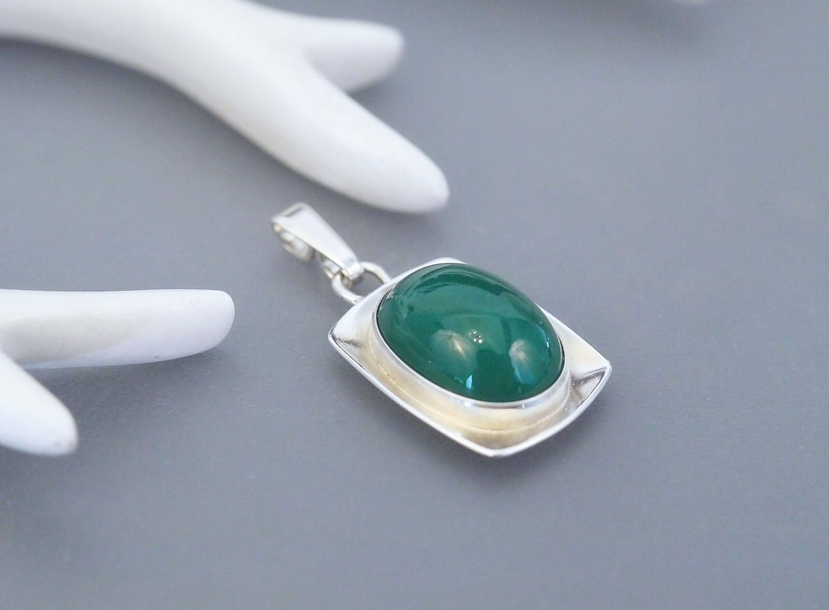 Modernist 835 Silber Damen Anhänger Silber und grüner Achat / Chrysopras Fischland Ostsee Schmuck