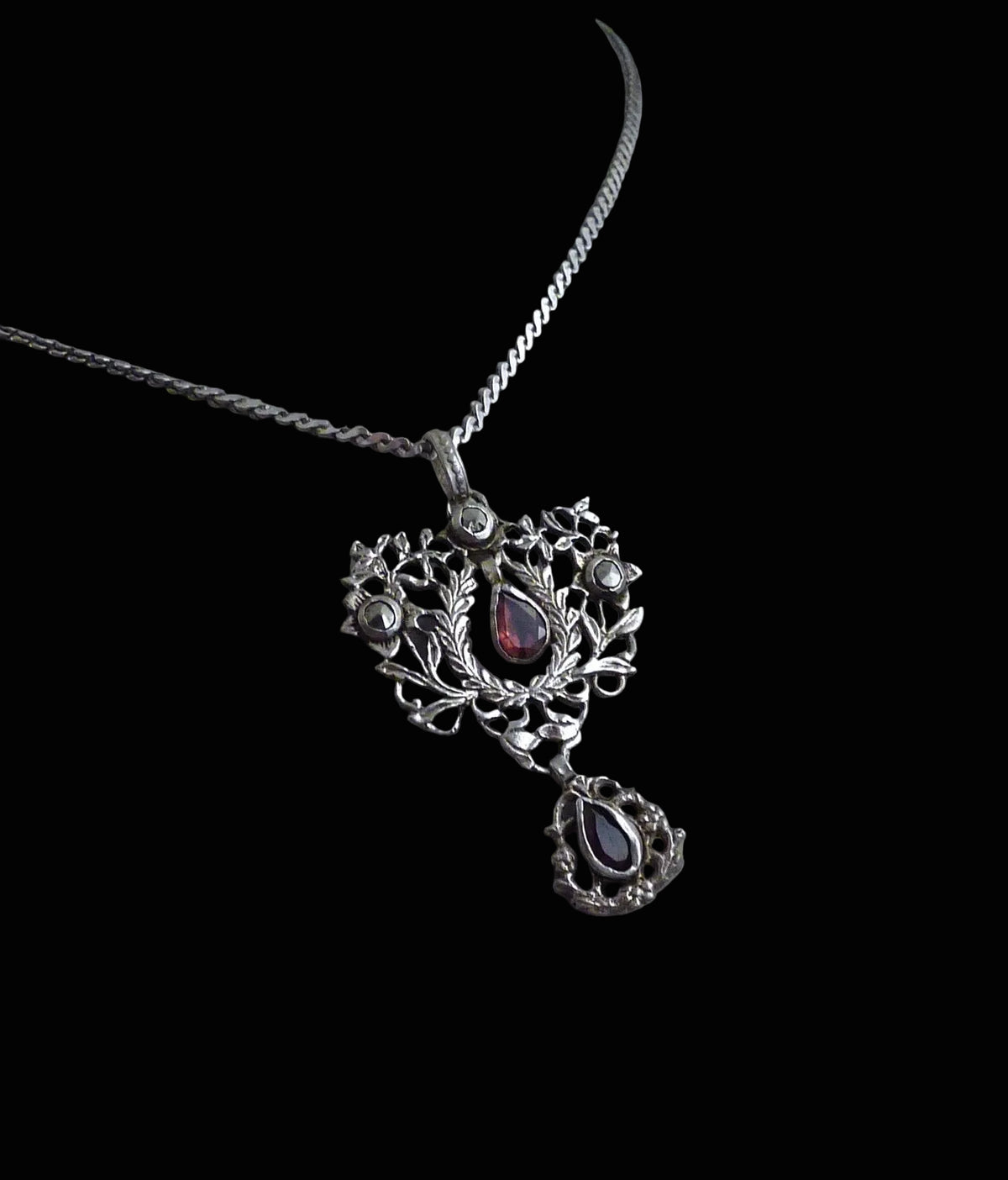 Antiker Anhänger - Neorenaissance um 1880 Amethyste & Markasiten mind. 800 Silber inklusive Kette