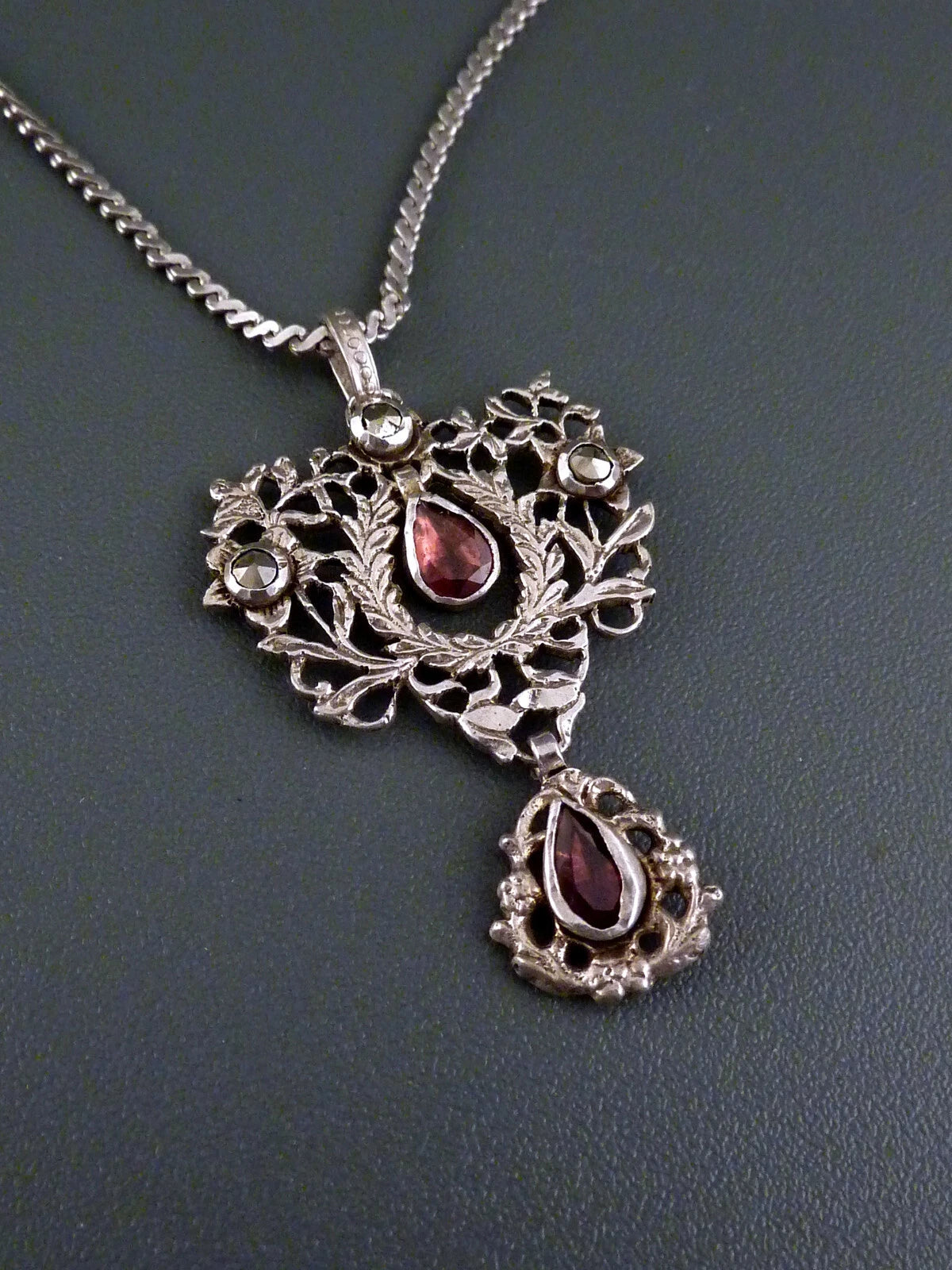 Antiker Anhänger - Neorenaissance um 1880 Amethyste & Markasiten mind. 800 Silber inklusive Kette