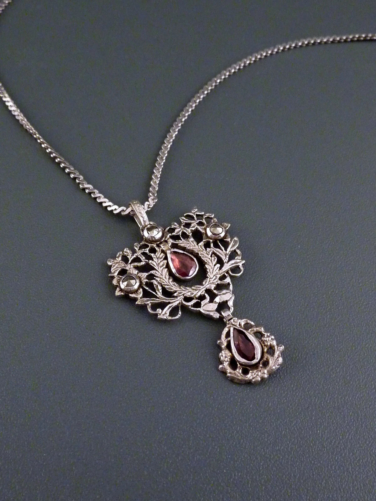 Antiker Anhänger - Neorenaissance um 1880 Amethyste & Markasiten mind. 800 Silber inklusive Kette