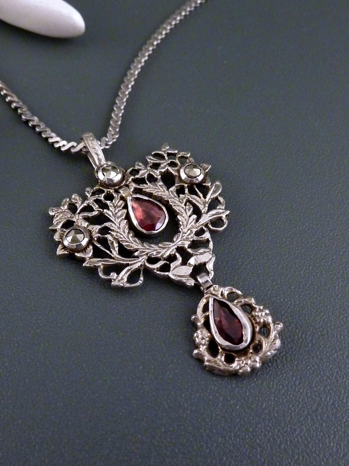 Antiker Anhänger - Neorenaissance um 1880 Amethyste & Markasiten mind. 800 Silber inklusive Kette