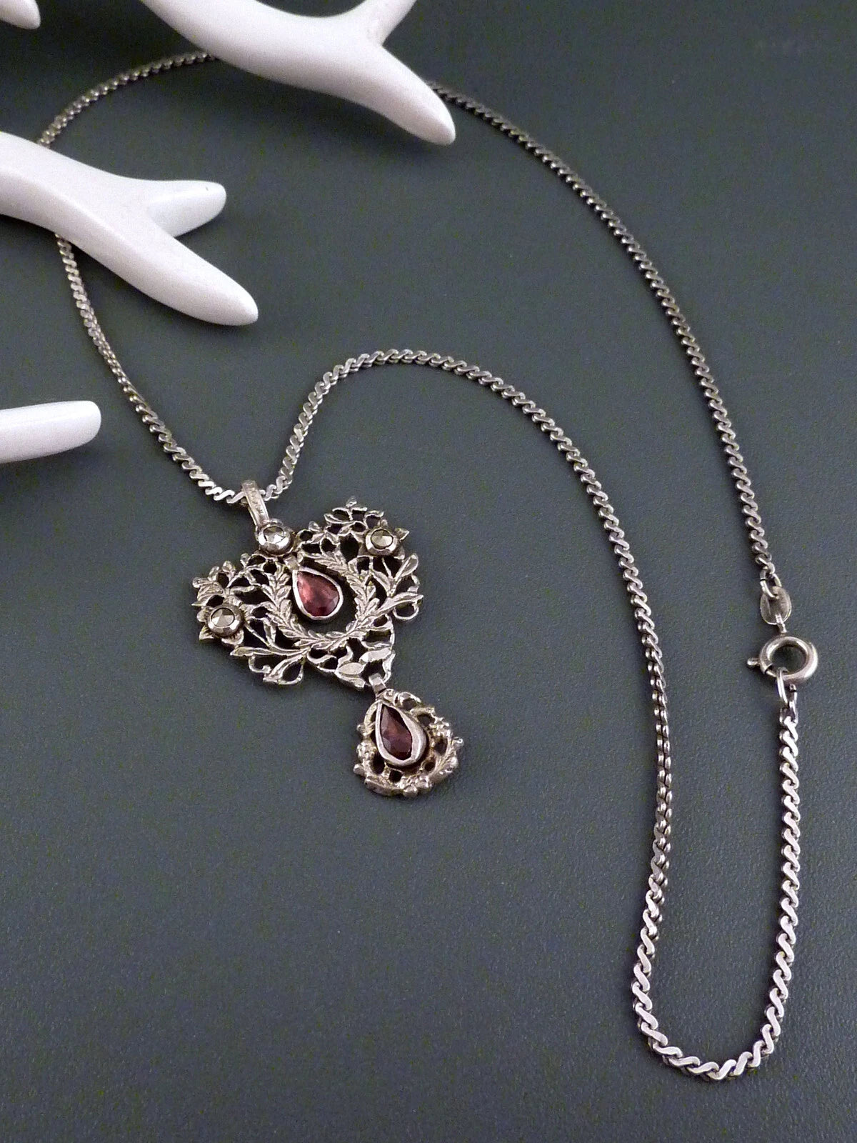 Antiker Anhänger - Neorenaissance um 1880 Amethyste & Markasiten mind. 800 Silber inklusive Kette
