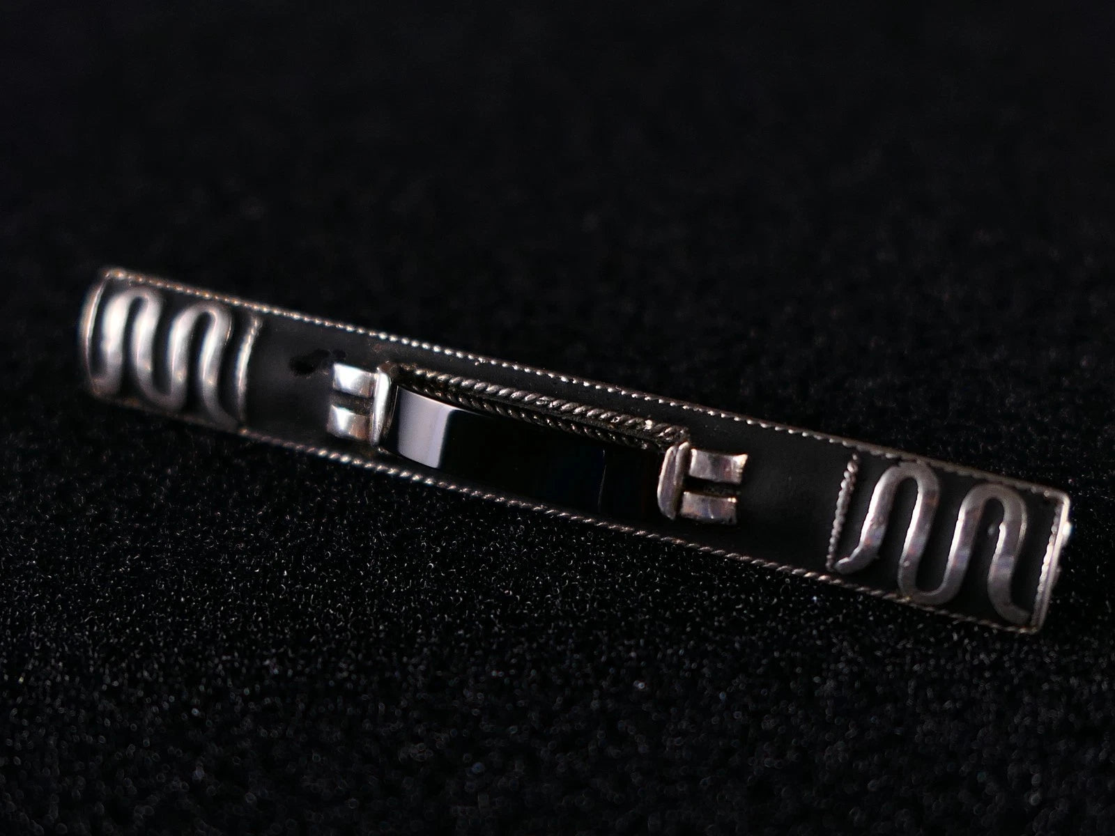 Theodor Fahrner Stabbrosche Art Déco um 1930 mit Onyx & Mattemaille aus 935 Sterling Silber