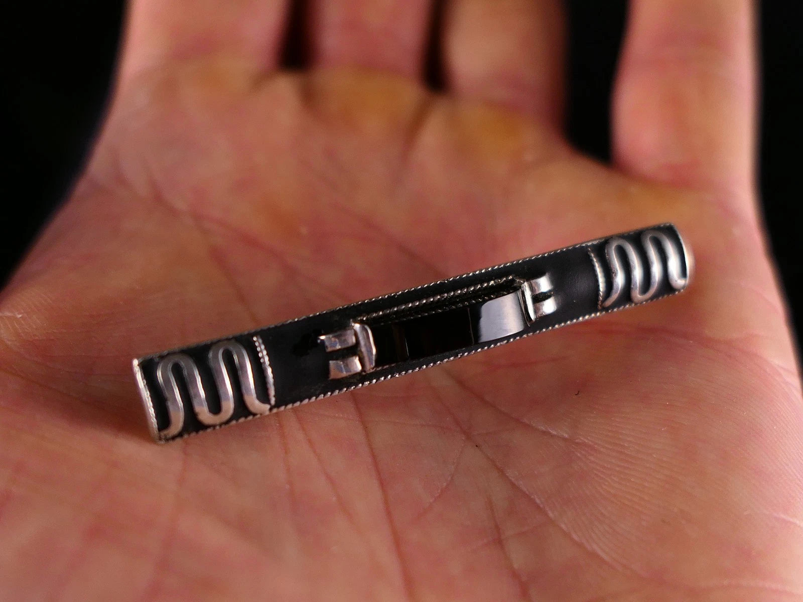 Theodor Fahrner Stabbrosche Art Déco um 1930 mit Onyx & Mattemaille aus 935 Sterling Silber