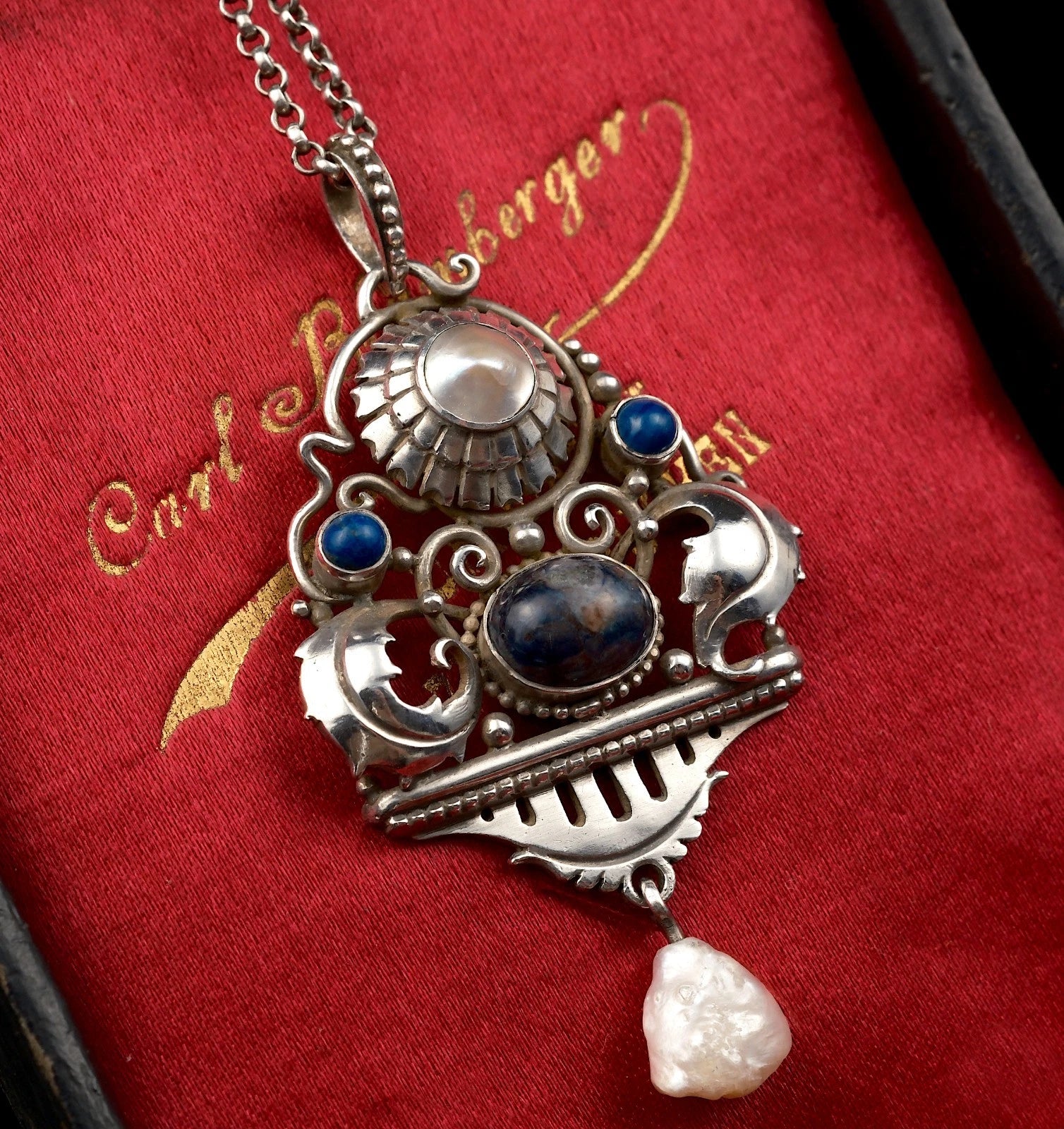 Antiker Anhänger - Feinster Jugendstil Anhänger um 1900 Lapislazuli, Perlmutt & Perle 900 Silber