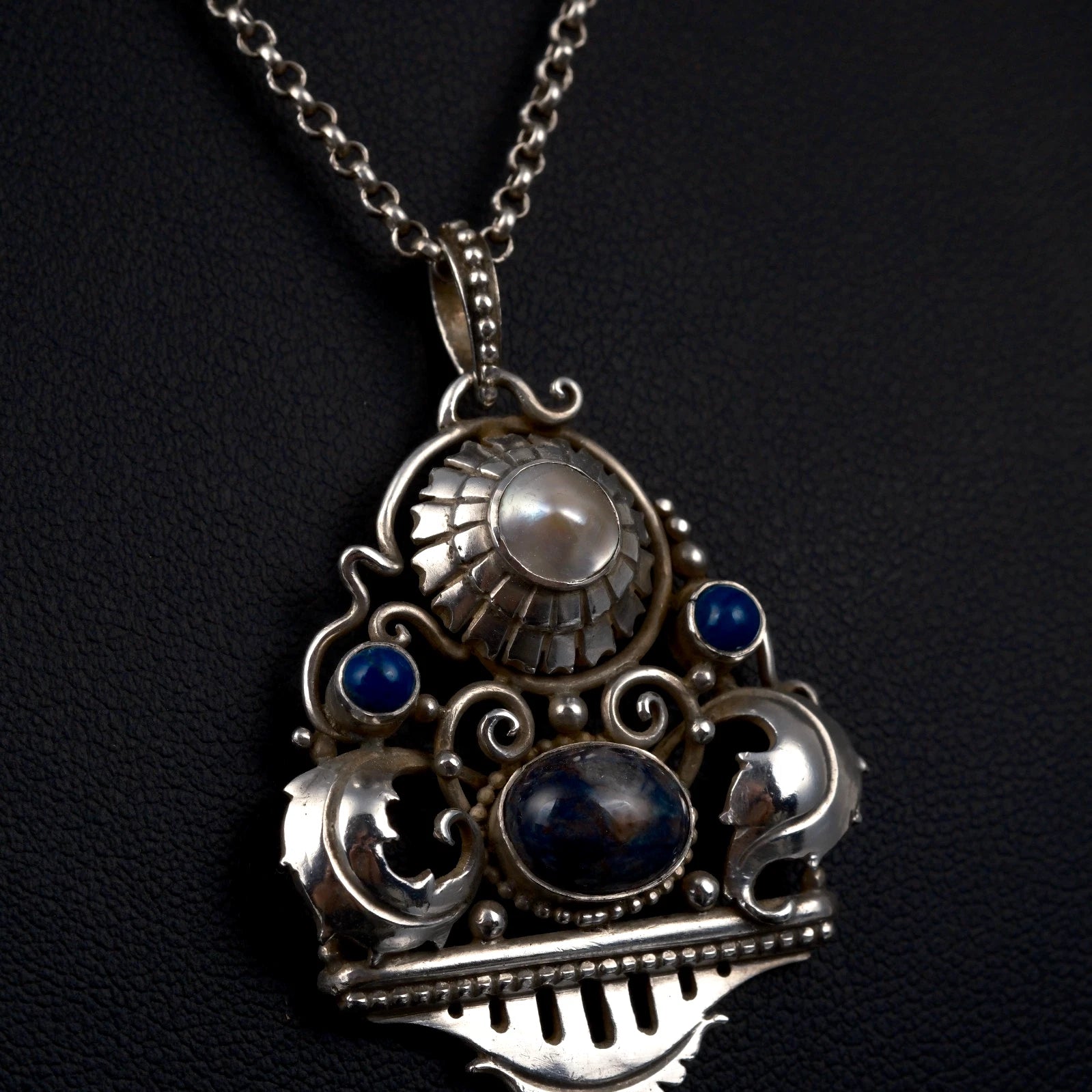 Antiker Anhänger - Feinster Jugendstil Anhänger um 1900 Lapislazuli, Perlmutt & Perle 900 Silber