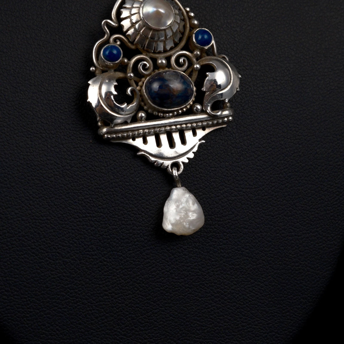 Antiker Anhänger - Feinster Jugendstil Anhänger um 1900 Lapislazuli, Perlmutt & Perle 900 Silber