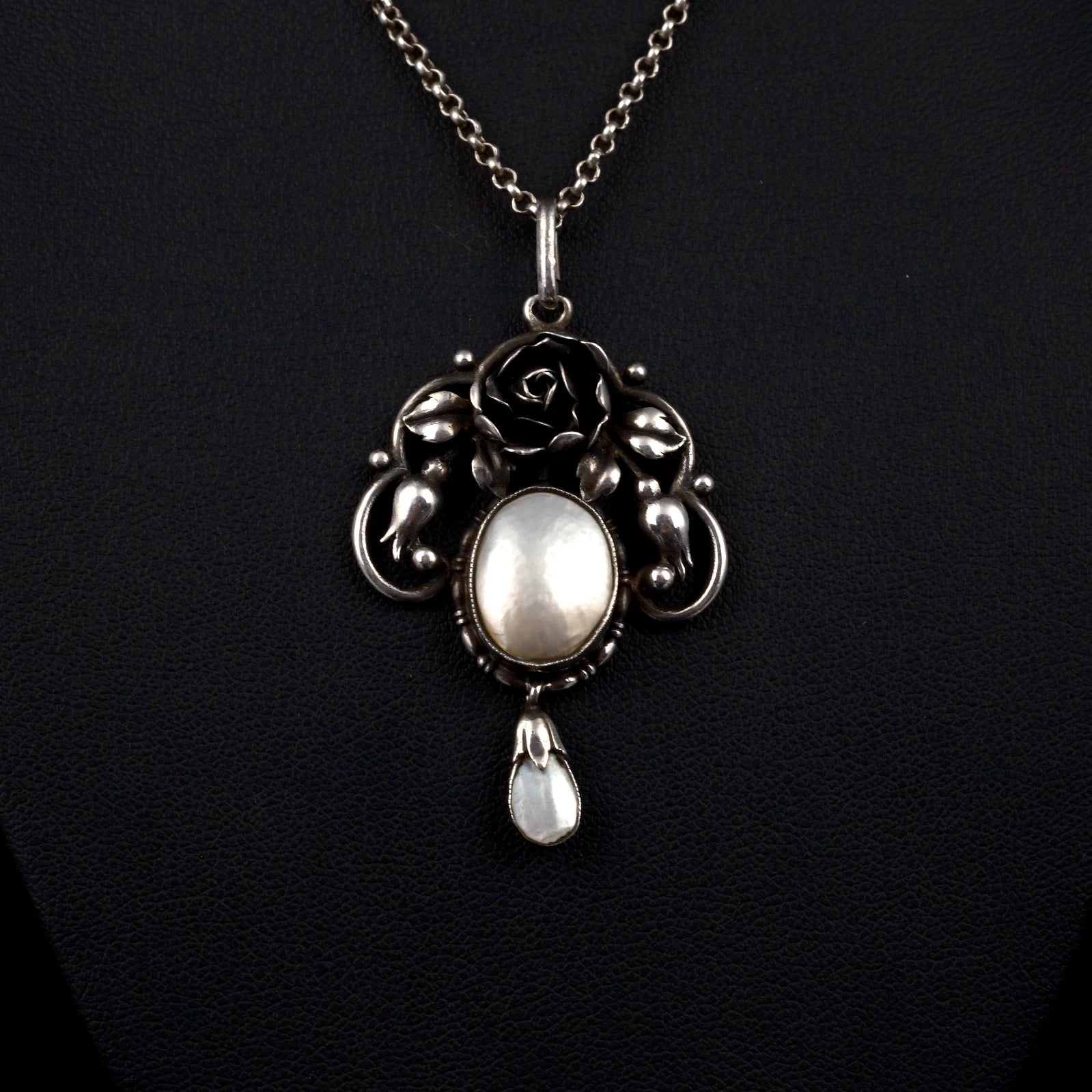 Antiker Anhänger - Jugendstil Rosen Anhänger um 1900 / 1910 mit Perlmutt aus 800 Silber 5,2cm Groß