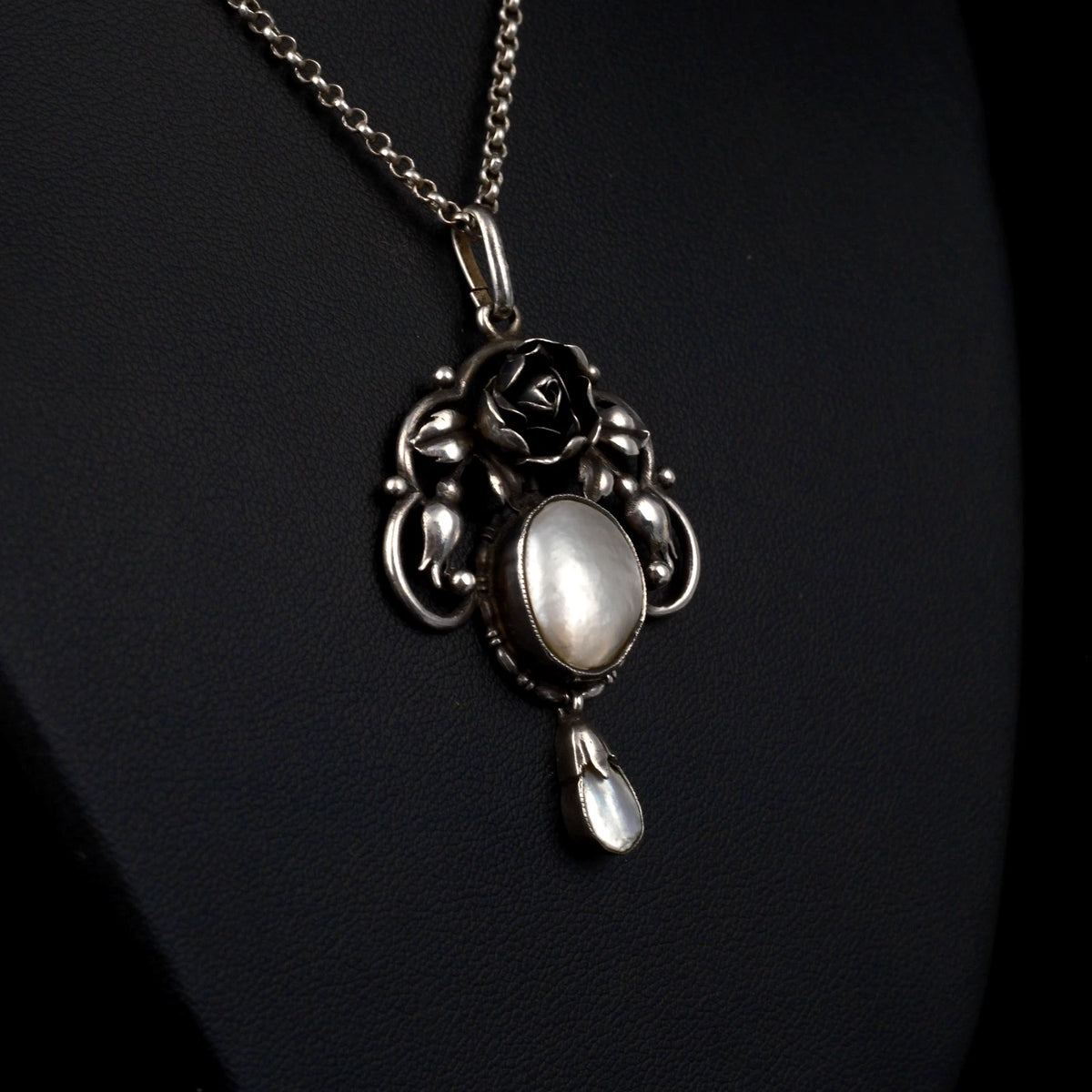 Antiker Anhänger - Jugendstil Rosen Anhänger um 1900 / 1910 mit Perlmutt aus 800 Silber 5,2cm Groß