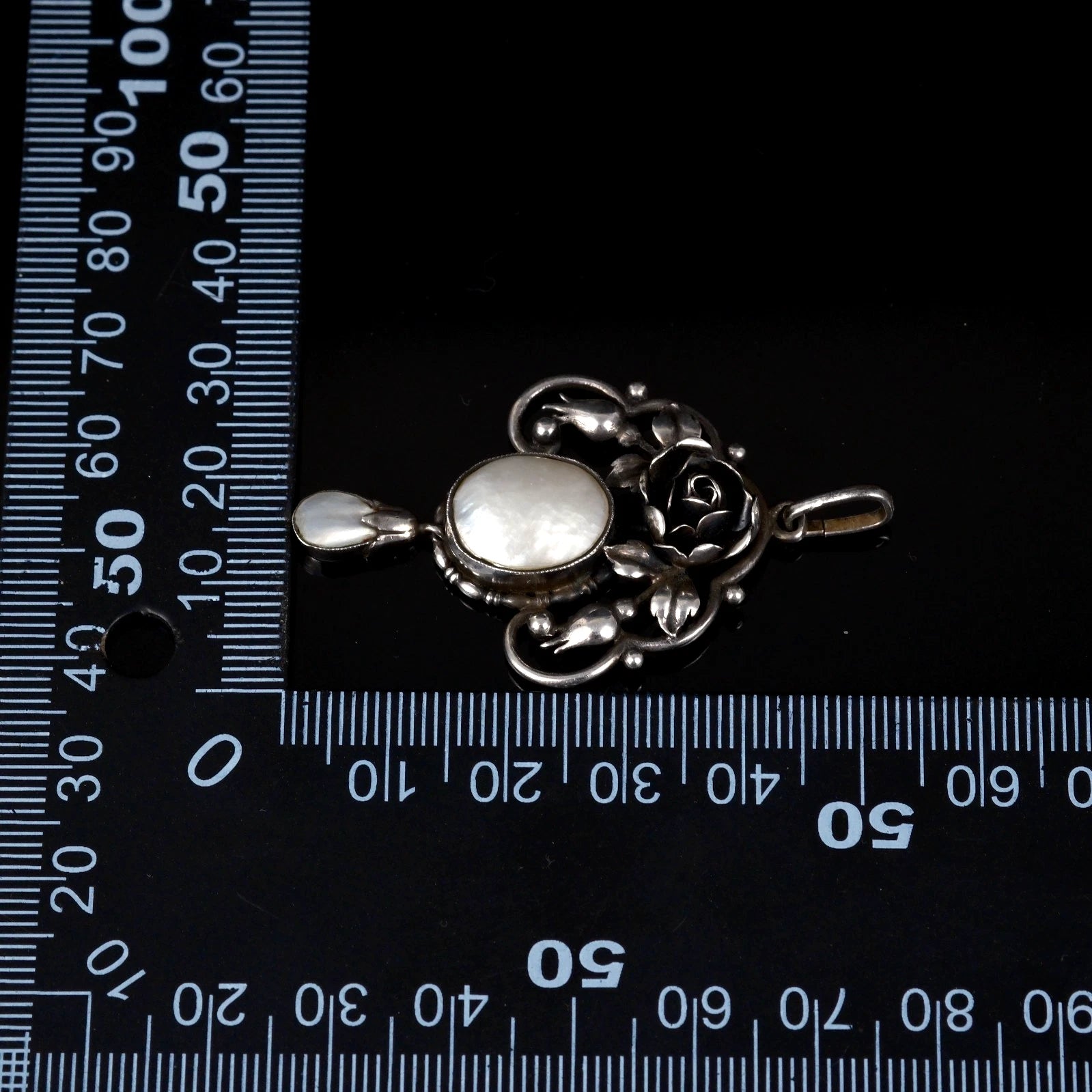 Antiker Anhänger - Jugendstil Rosen Anhänger um 1900 / 1910 mit Perlmutt aus 800 Silber 5,2cm Groß