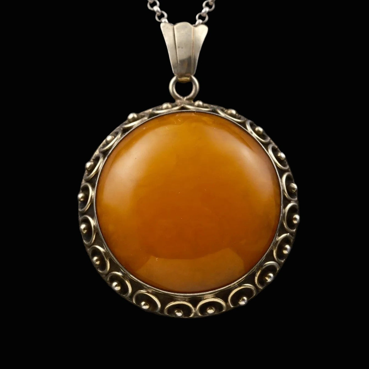 Antiker Anhänger - Großer runder Art Deco Anhänger um 1930 / 1940 mit Butterscotch Bernstein aus 835 Silber, Vergoldet 5,0m Groß