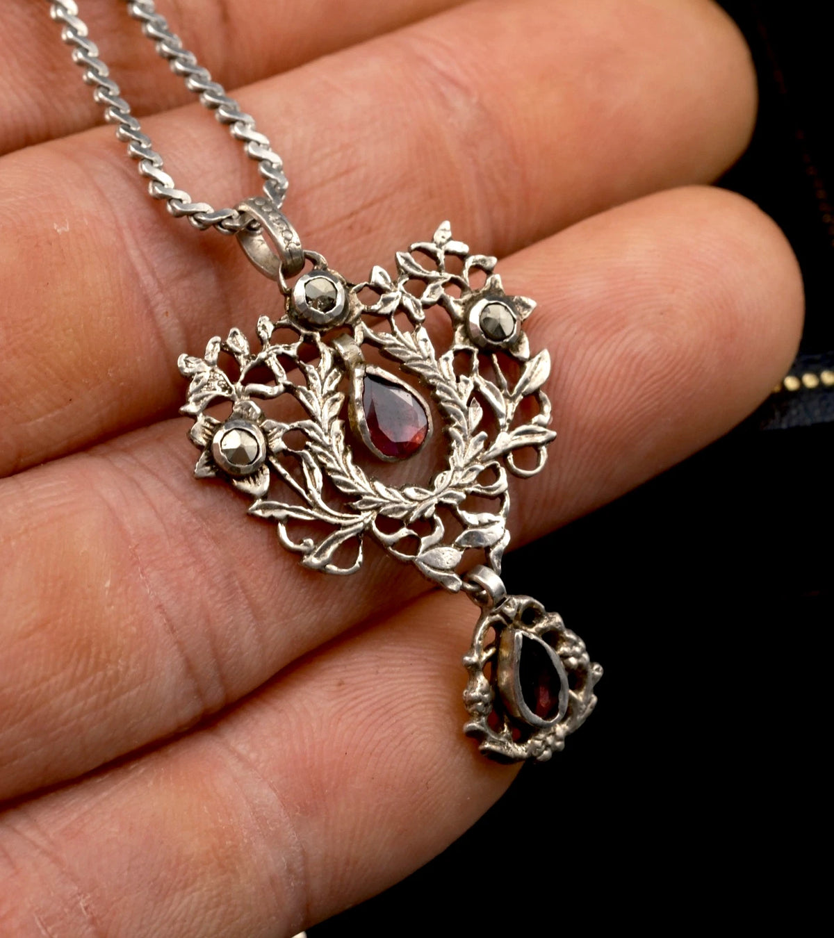 Antiker Anhänger - Neorenaissance um 1880 Amethyste & Markasiten mind. 800 Silber inklusive Kette