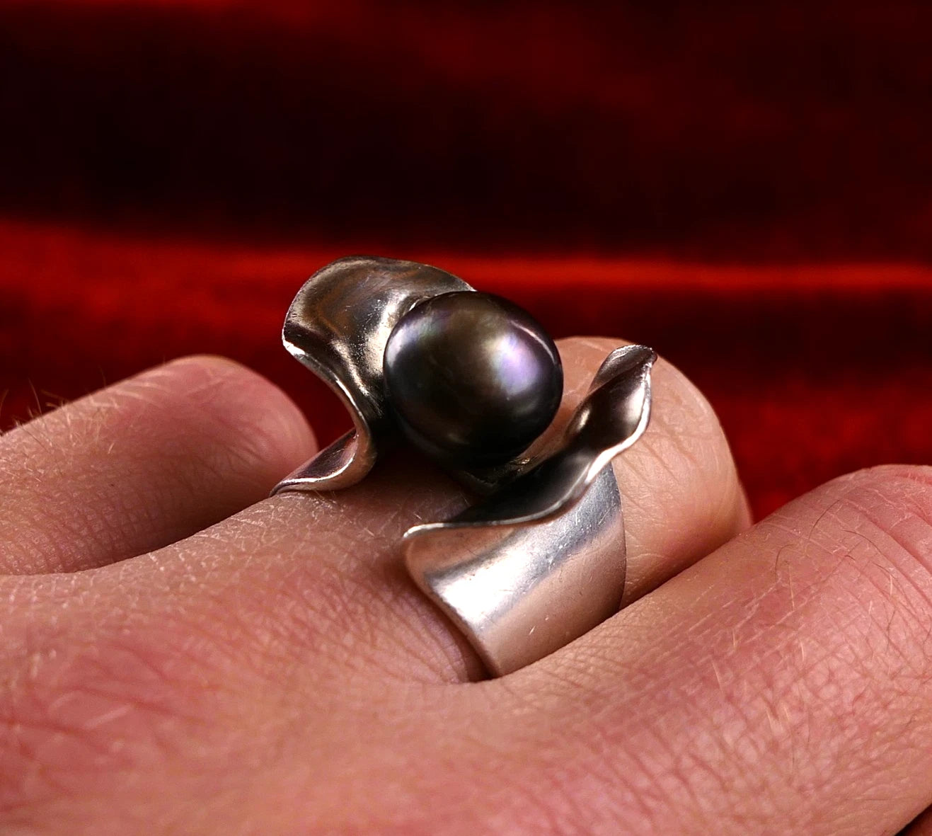 Tahiti-Perle & Rubin - Ring Handgefertigtes Unikat Silberschmiede-Atelier aus 925 Silber – RG 59 (18,8 mm Ø)