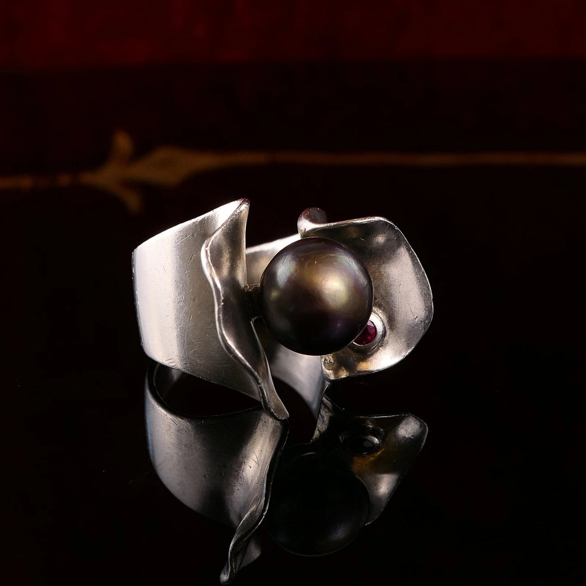 Tahiti-Perle & Rubin - Ring Handgefertigtes Unikat Silberschmiede-Atelier aus 925 Silber – RG 59 (18,8 mm Ø)