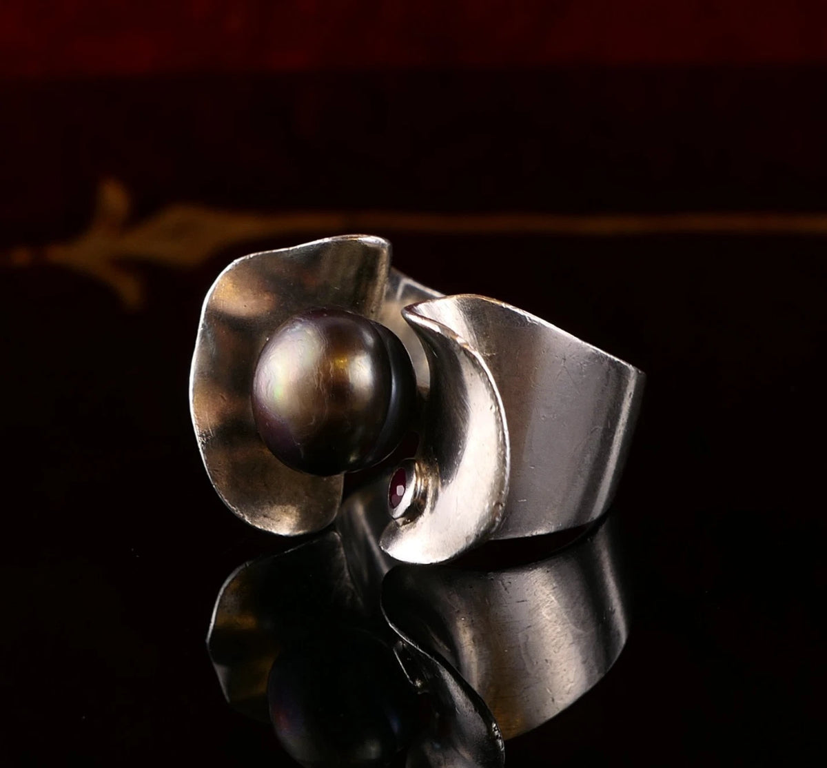 Tahiti-Perle & Rubin - Ring Handgefertigtes Unikat Silberschmiede-Atelier aus 925 Silber – RG 59 (18,8 mm Ø)