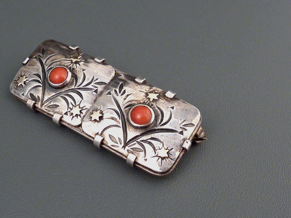 Antike Brosche - Art Déco um 1920/1930 von Richter von Berchem - Koralle, 900 Silber & Gold