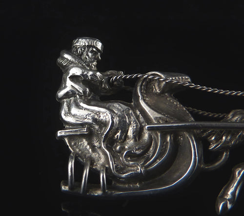 Antike Brosche um 1900 / 1920 - Reiter auf Schlitten mit Pferd / Einspänner aus Silber - wohl Russland