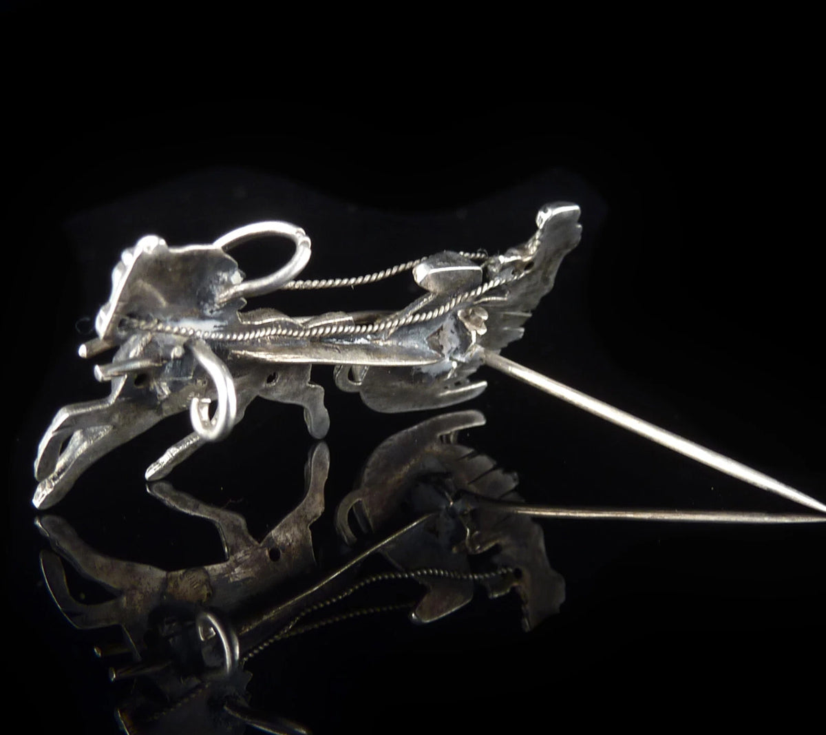 Antike Brosche um 1900 / 1920 - Reiter auf Schlitten mit Pferd / Einspänner aus Silber - wohl Russland