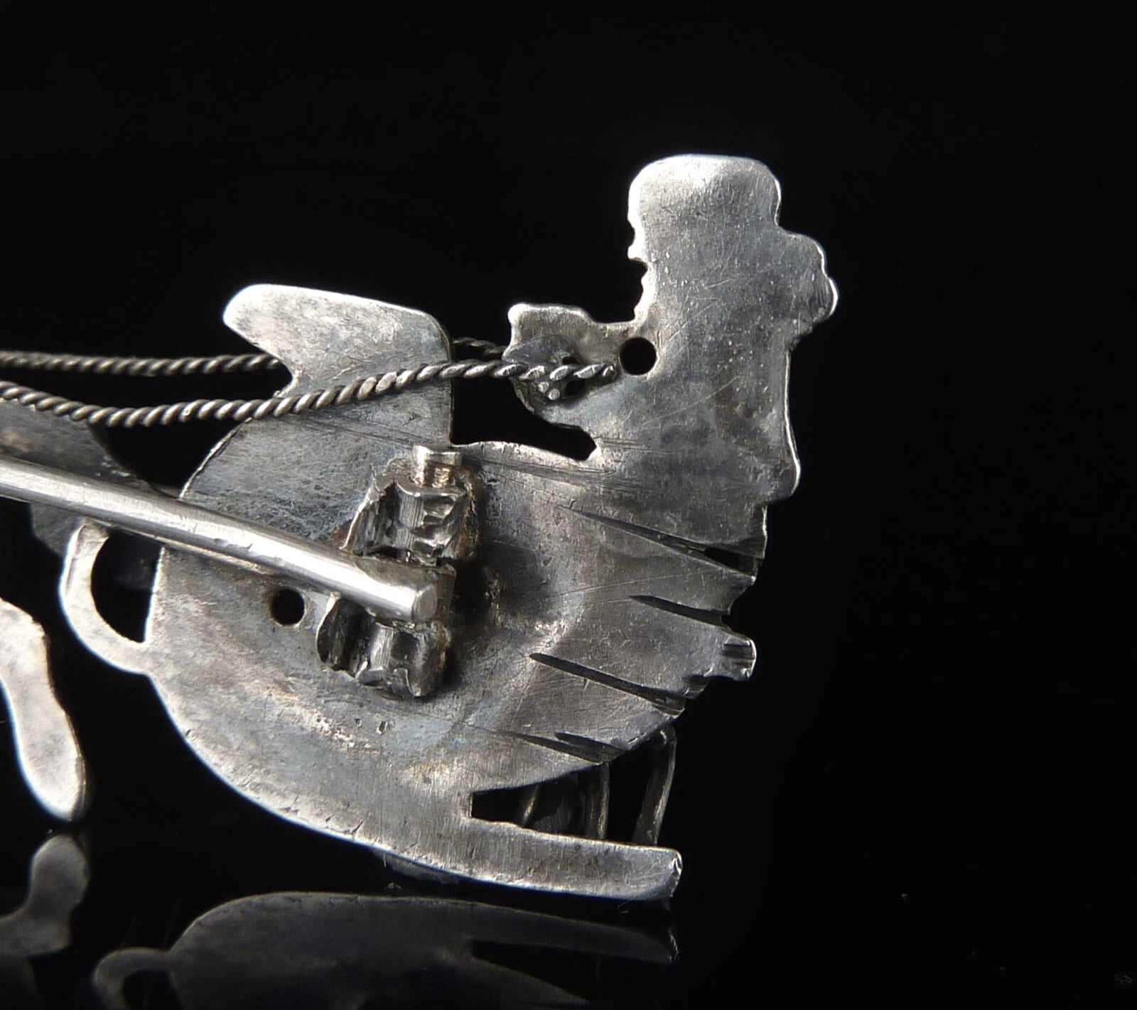 Antike Brosche um 1900 / 1920 - Reiter auf Schlitten mit Pferd / Einspänner aus Silber - wohl Russland