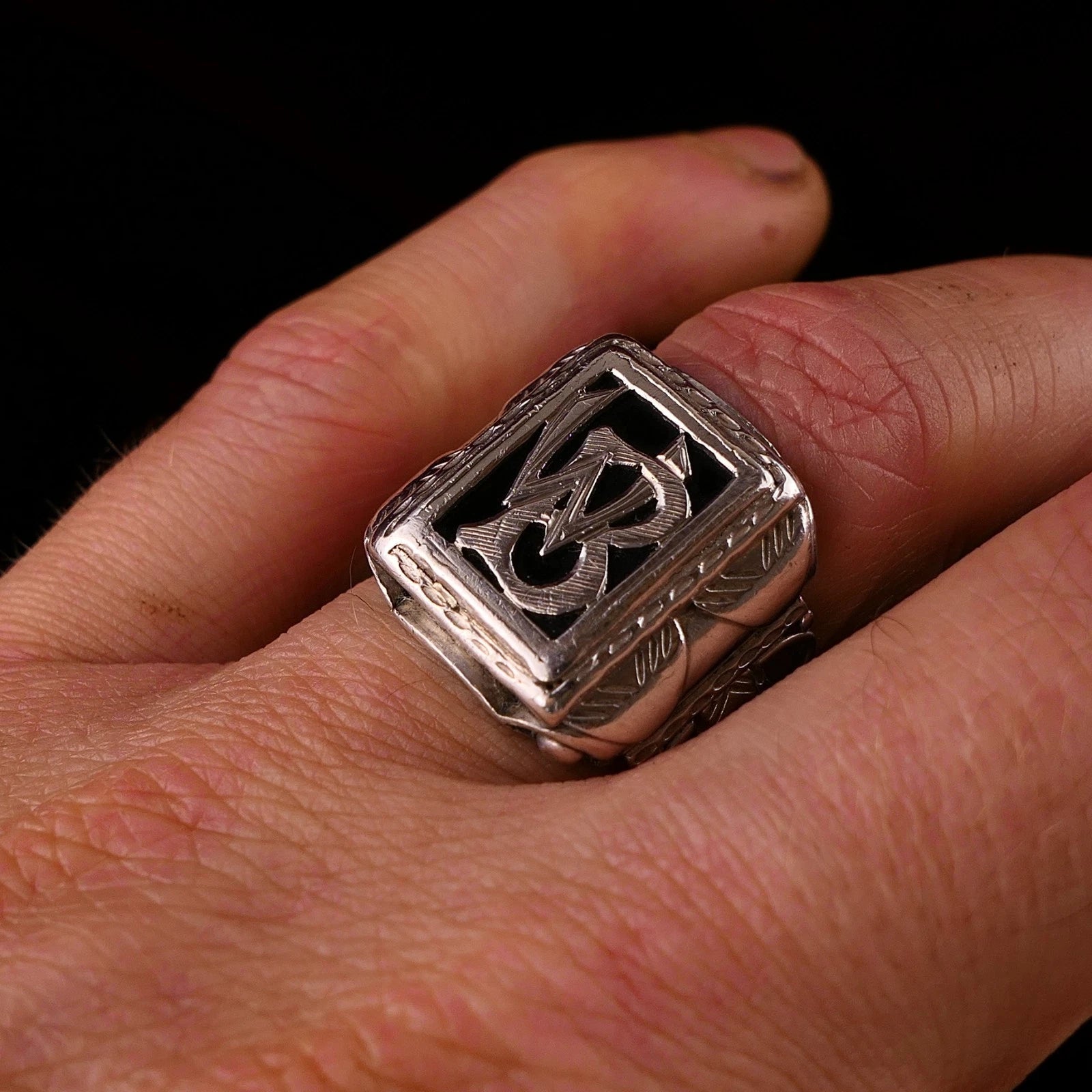 Antiker Monogrammring Siegelring Initialen BW / WB Silberring 900 Silber RG 61 (19,4 mm Ø) Vintage Alt