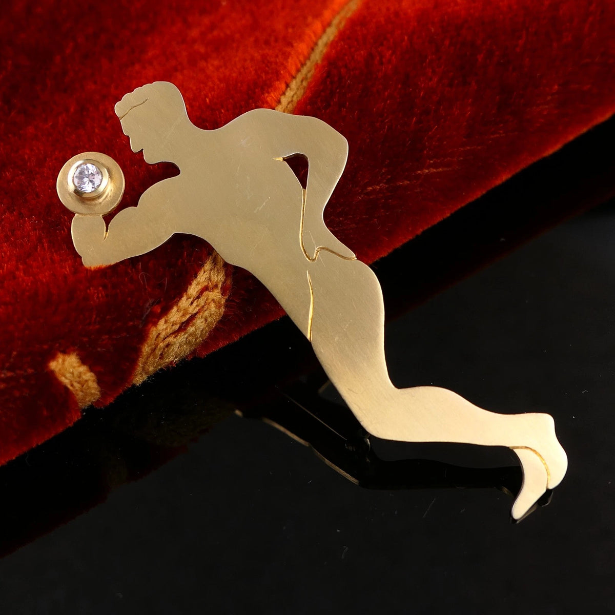 Sehr große Designer Brosche Bodybuilder mit Hantel / Kraftsport mit Zirkonia – 925 / 935 Sterling Silber vergoldet – Handarbeit