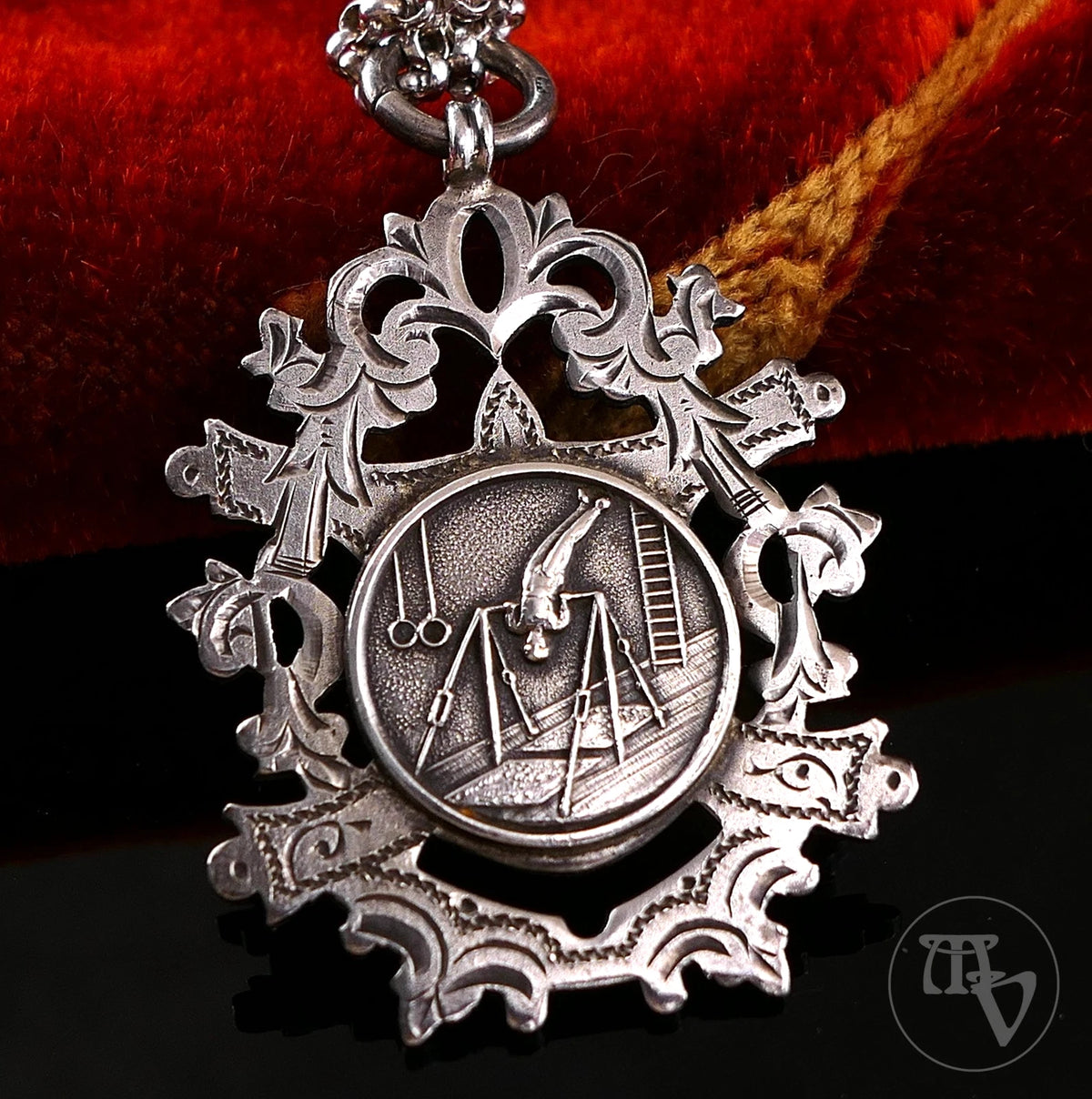 Antiker Anhänger - um 1900 Turner-Anhänger aus mind. 800er Silber punziert „SILVER“ – Turnvereinigung / Turnbewegung