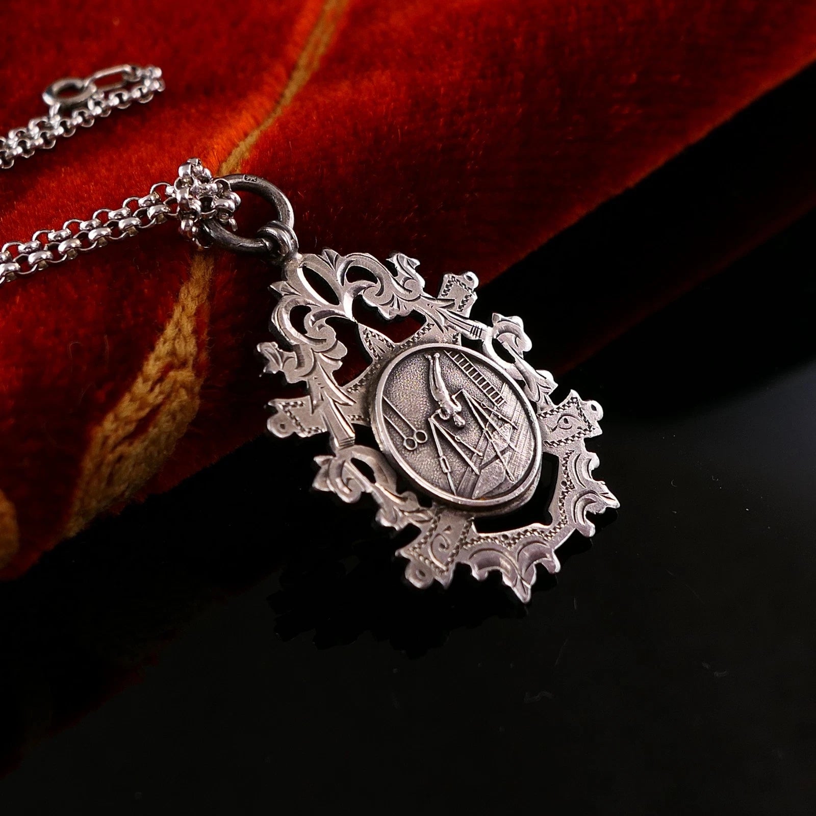 Antiker Anhänger - um 1900 Turner-Anhänger aus mind. 800er Silber punziert „SILVER“ – Turnvereinigung / Turnbewegung