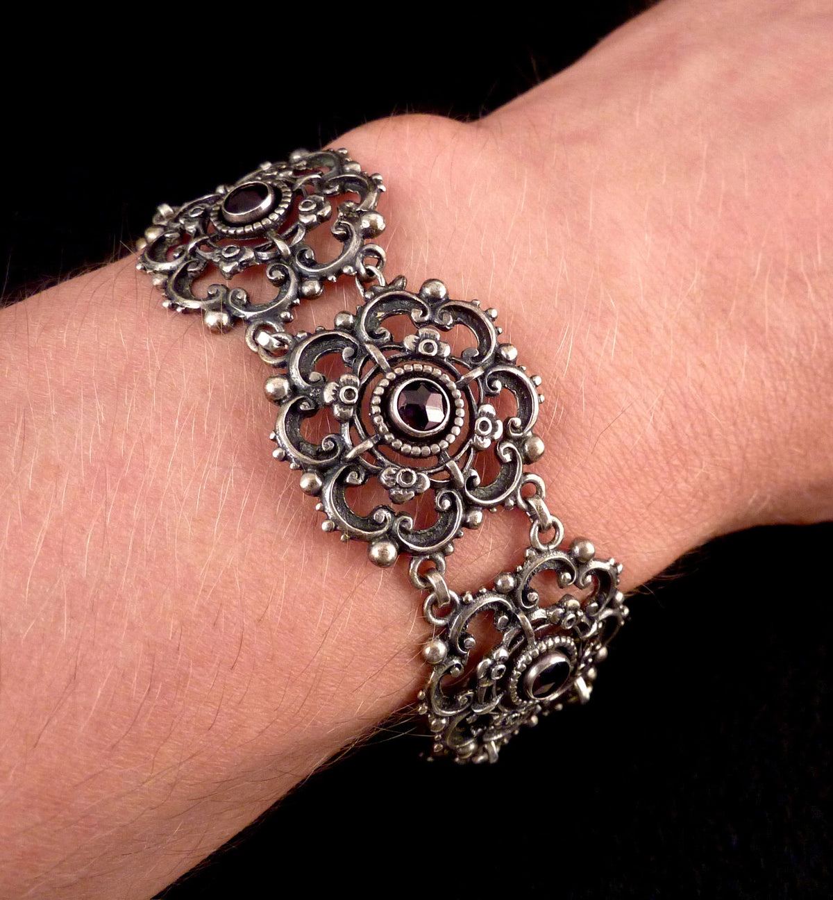 Hochwertiges Granat Silber Trachtenarmband Gliederarmband Breit aus 835er Silber Armband 17cm