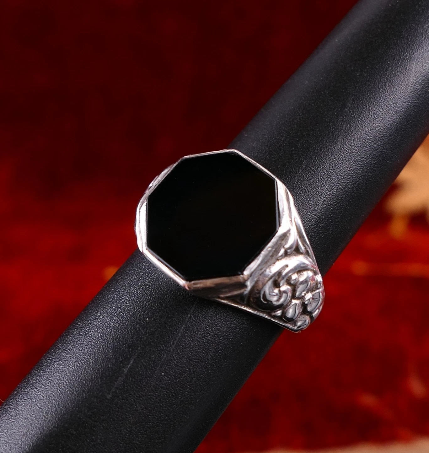 Art Déco Siegelring mit achteckigem Onyx – Silber, Handarbeit RG 60 (19,1 mm Ø)