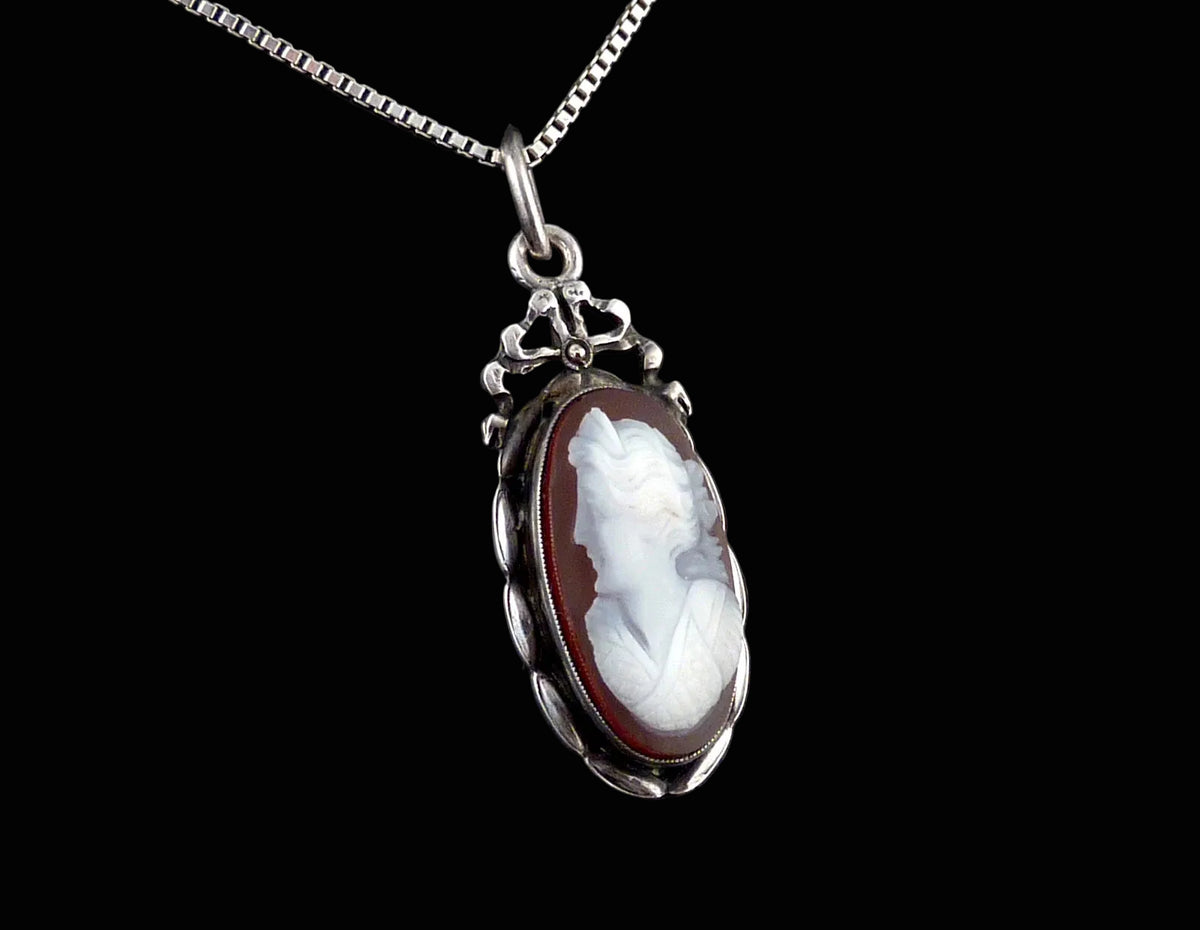 Antiker Anhänger - Kleiner Jugendstil Achatkamee Anhänger um 1900 aus 900 Silber