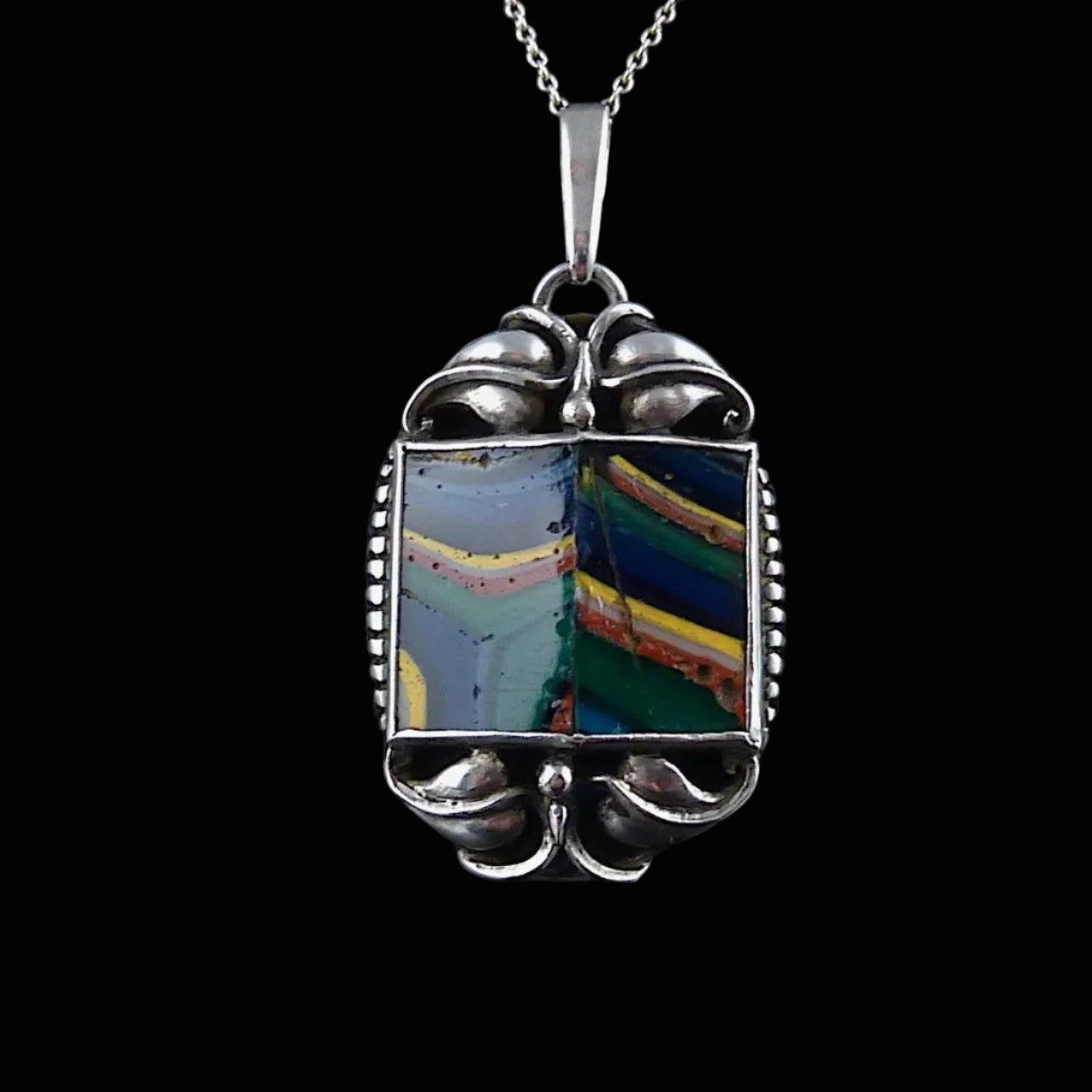 Antiker Anhänger - Jugenstil um 1910 - Floraler Anhänger mit farbigem Glas Mosaik aus mind. 800 Silber