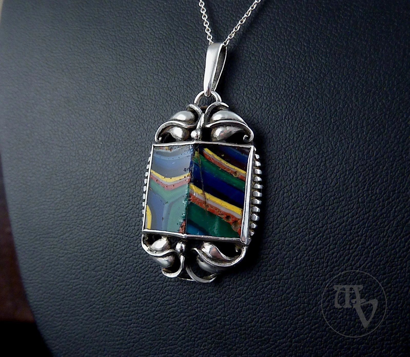 Antiker Anhänger - Jugenstil um 1910 - Floraler Anhänger mit farbigem Glas Mosaik aus mind. 800 Silber