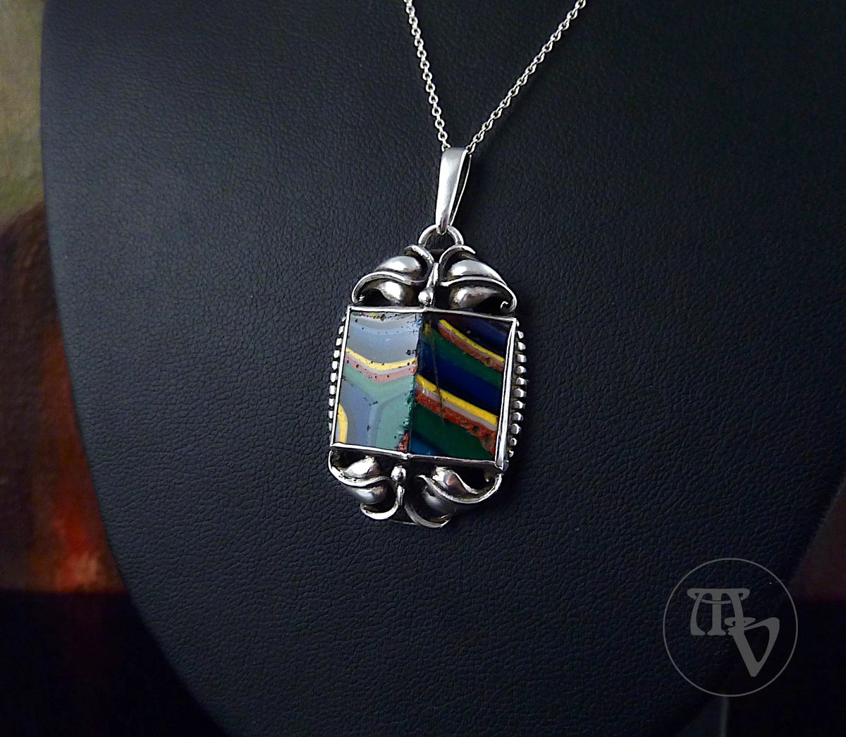 Antiker Anhänger - Jugenstil um 1910 - Floraler Anhänger mit farbigem Glas Mosaik aus mind. 800 Silber