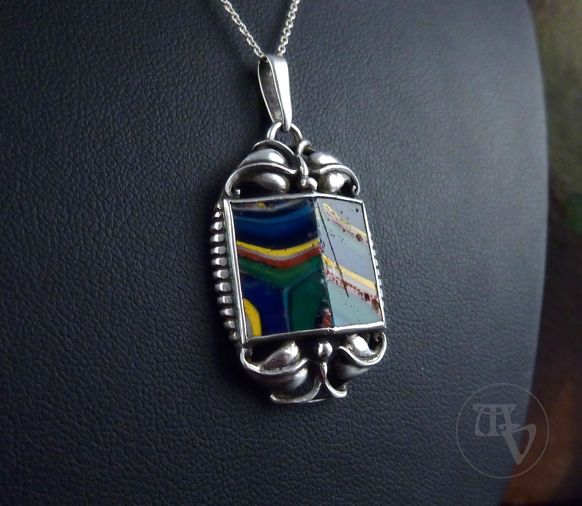 Antiker Anhänger - Jugenstil um 1910 - Floraler Anhänger mit farbigem Glas Mosaik aus mind. 800 Silber