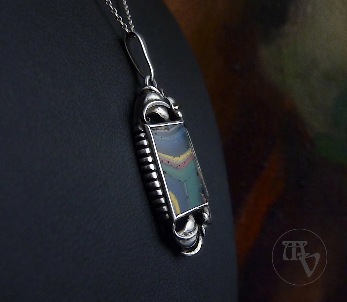 Antiker Anhänger - Jugenstil um 1910 - Floraler Anhänger mit farbigem Glas Mosaik aus mind. 800 Silber