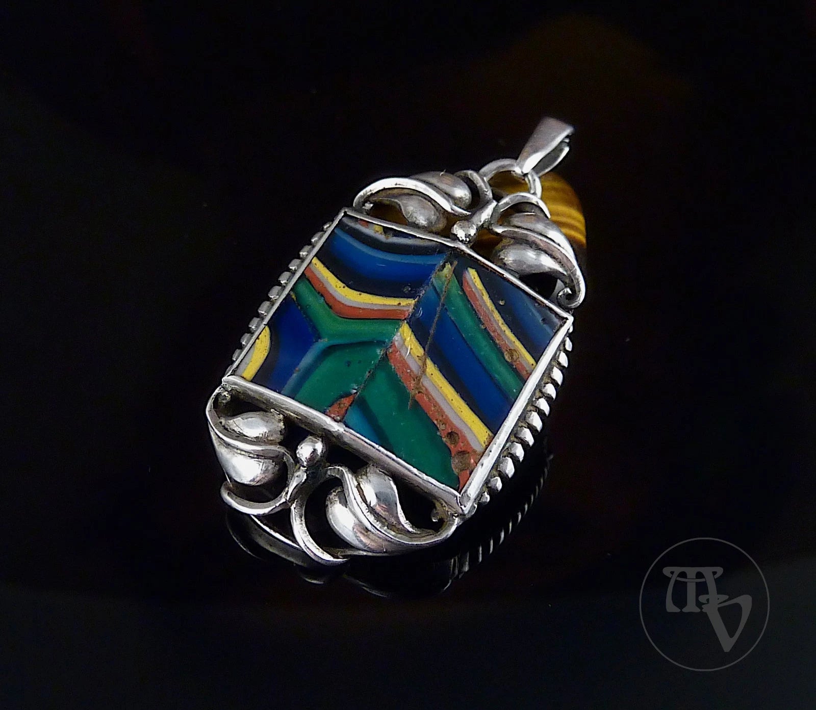Antiker Anhänger - Jugenstil um 1910 - Floraler Anhänger mit farbigem Glas Mosaik aus mind. 800 Silber