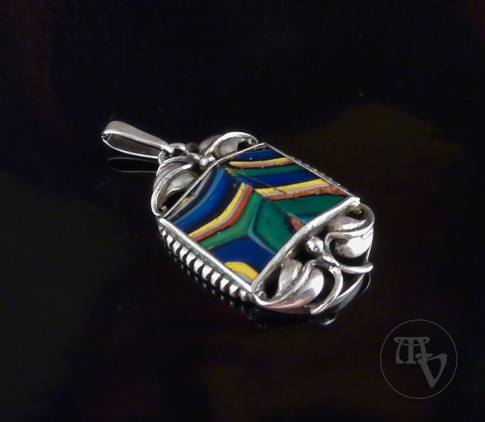 Antiker Anhänger - Jugenstil um 1910 - Floraler Anhänger mit farbigem Glas Mosaik aus mind. 800 Silber