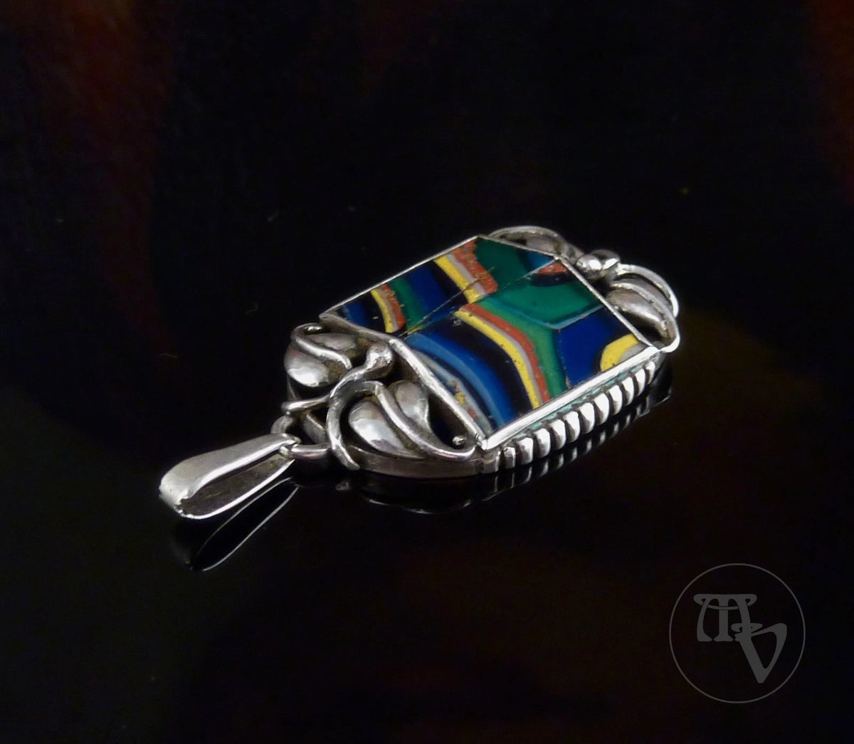 Antiker Anhänger - Jugenstil um 1910 - Floraler Anhänger mit farbigem Glas Mosaik aus mind. 800 Silber