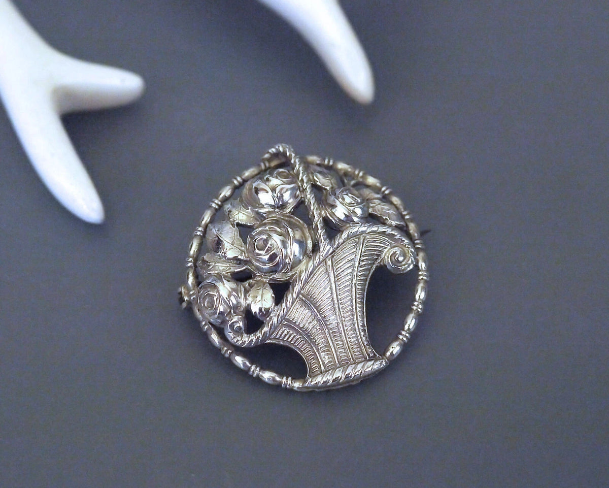 Antike Brosche - Jugenstil / Art Déco um 1910 / 1920 - Ein Korb voll Rosen - aus 800 Silber