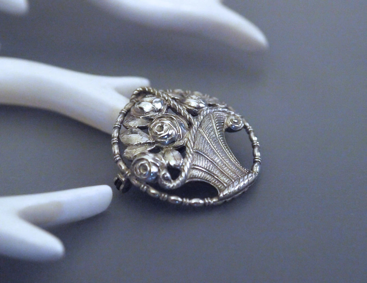 Antike Brosche - Jugenstil / Art Déco um 1910 / 1920 - Ein Korb voll Rosen - aus 800 Silber