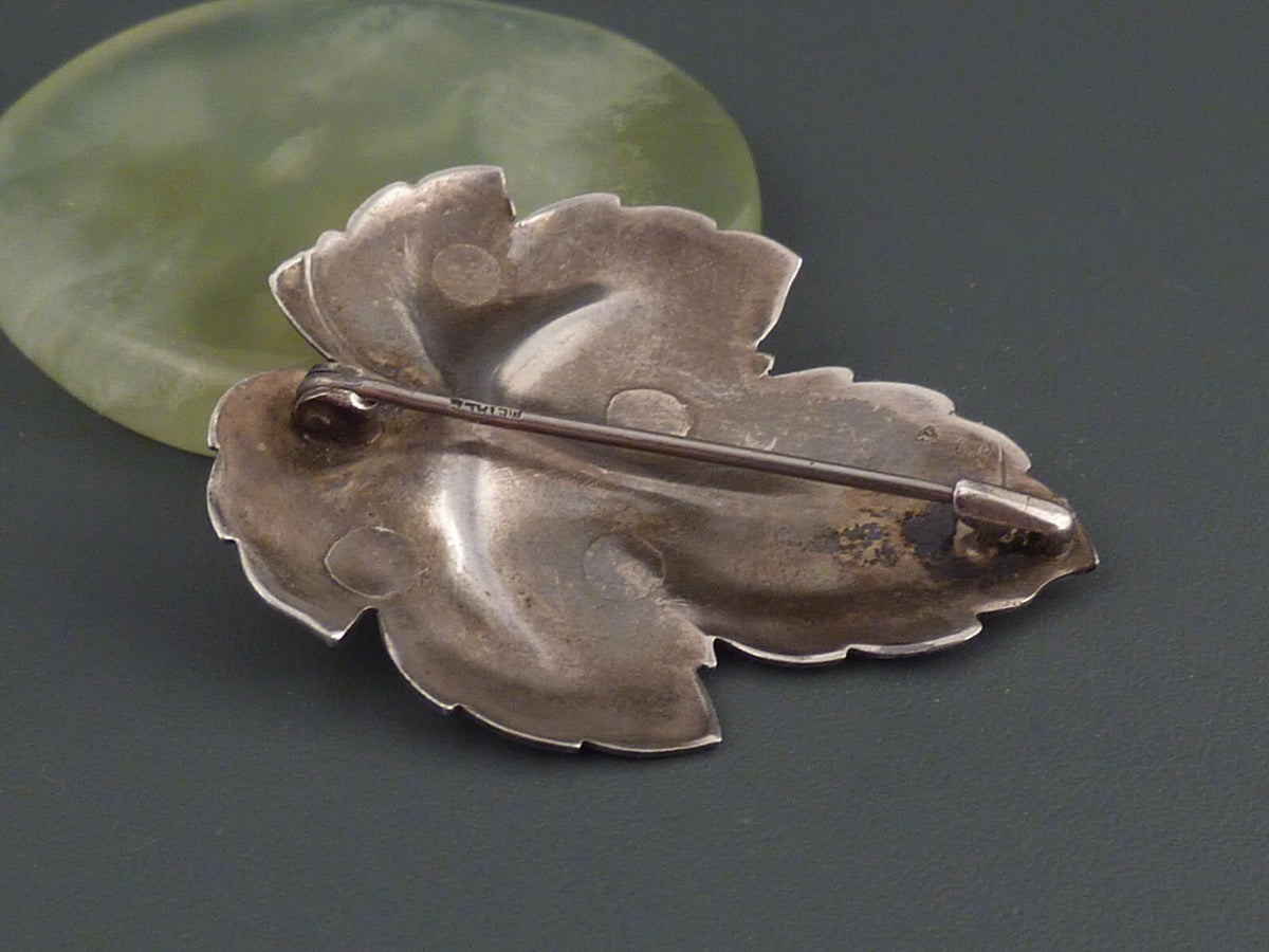 Antike Brosche - Art Déco um 1920 - Große Brosche in Blattform "Efeu" - aus 800 Silber von Lutz & Weiß
