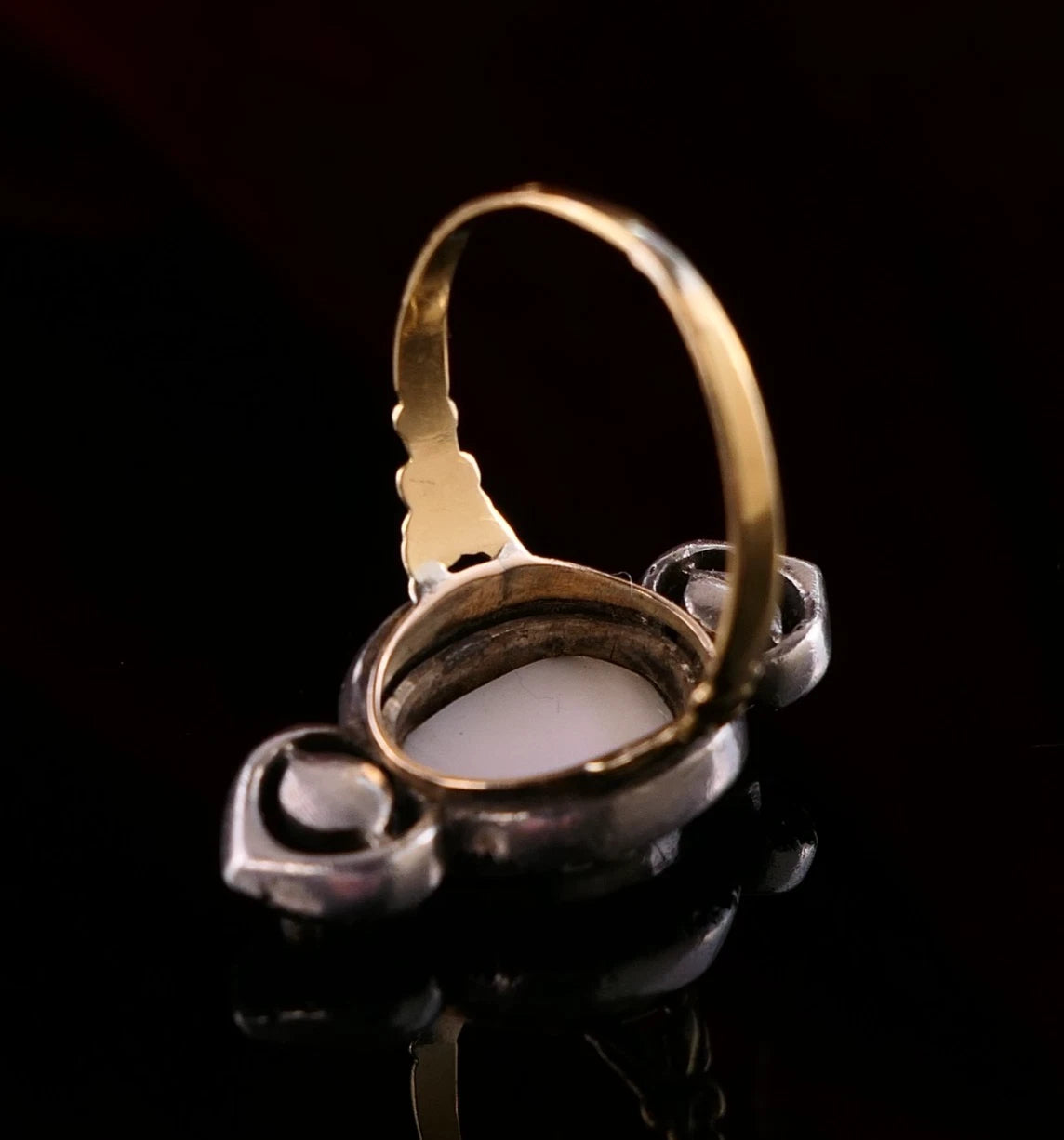 Antiker Ring - Frankreich Jugenstil ~1920 Ring mit Kamee, Markasiten und Rubinfarbenem Glas aus 18kt Gold & Silber