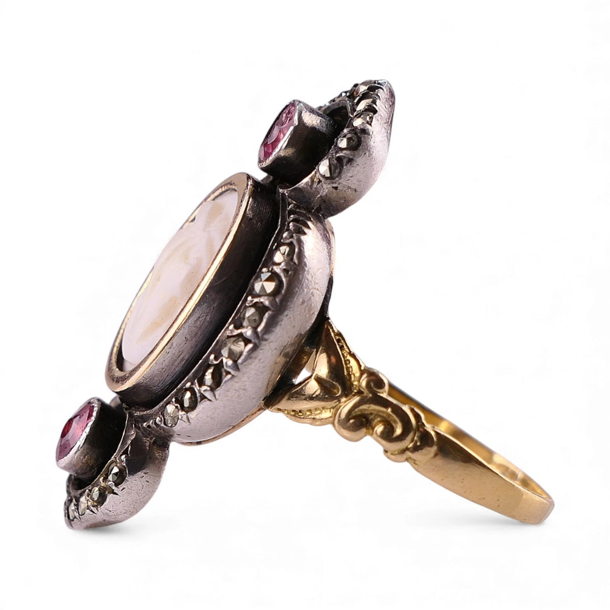 Antiker Ring - Frankreich Jugenstil ~1920 Ring mit Kamee, Markasiten und Rubinfarbenem Glas aus 18kt Gold & Silber