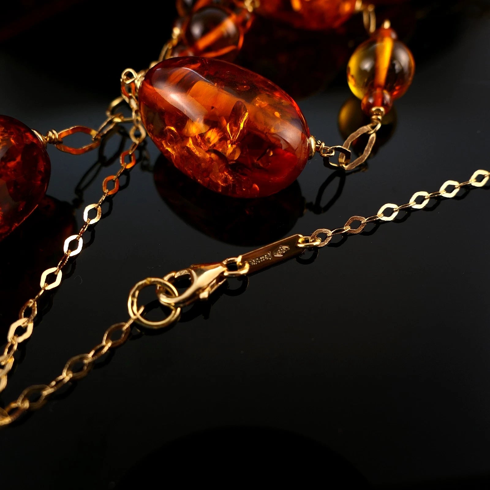 Bernstein Halskette - Hochkarätiges Collier aus 18kt / 750er Gelbgold Länge 47cm - 20,7g