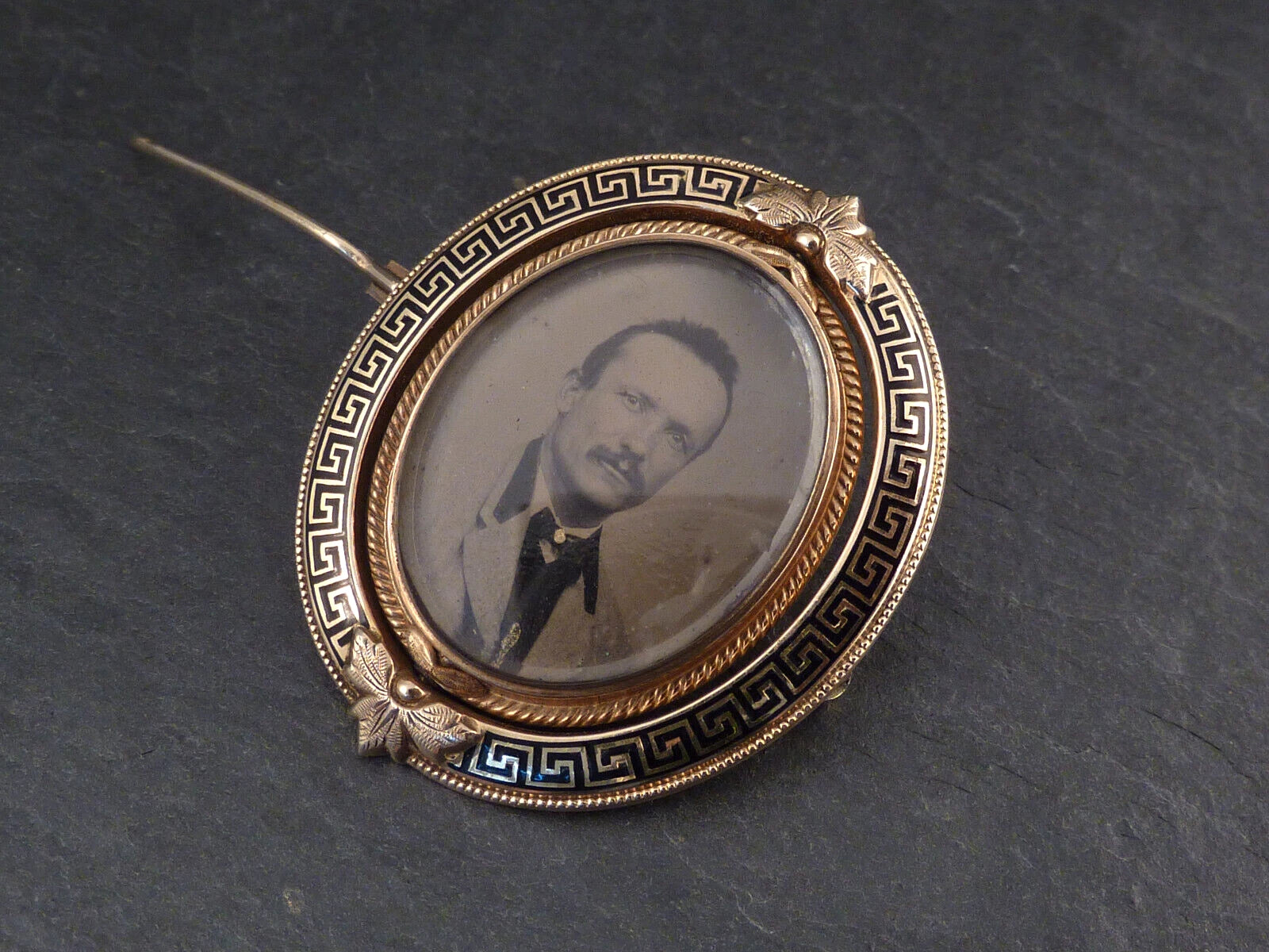Antikes Medaillon um 1880 aus 14kt 585er Gelbgold Biedermeier Medaillon Brosche mit drehbarem Mittelteil