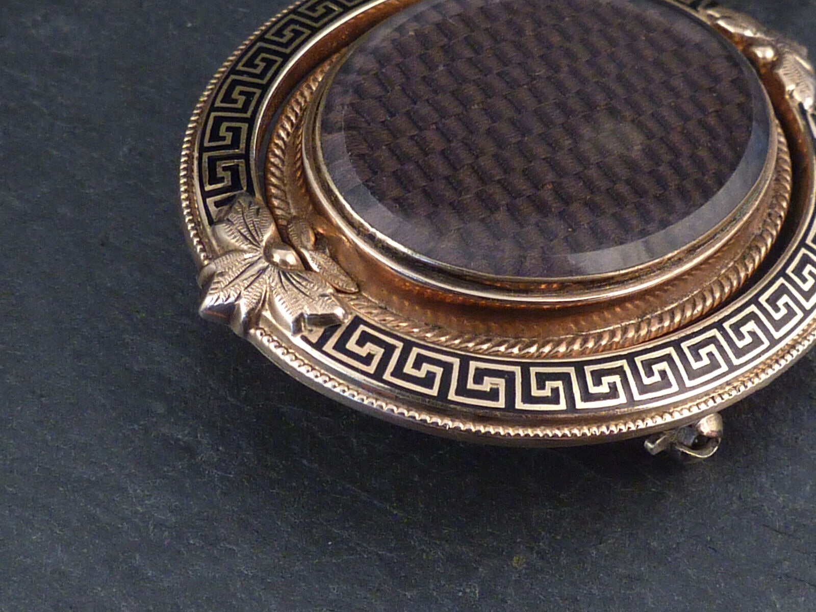 Antikes Medaillon um 1880 aus 14kt 585er Gelbgold Biedermeier Medaillon Brosche mit drehbarem Mittelteil